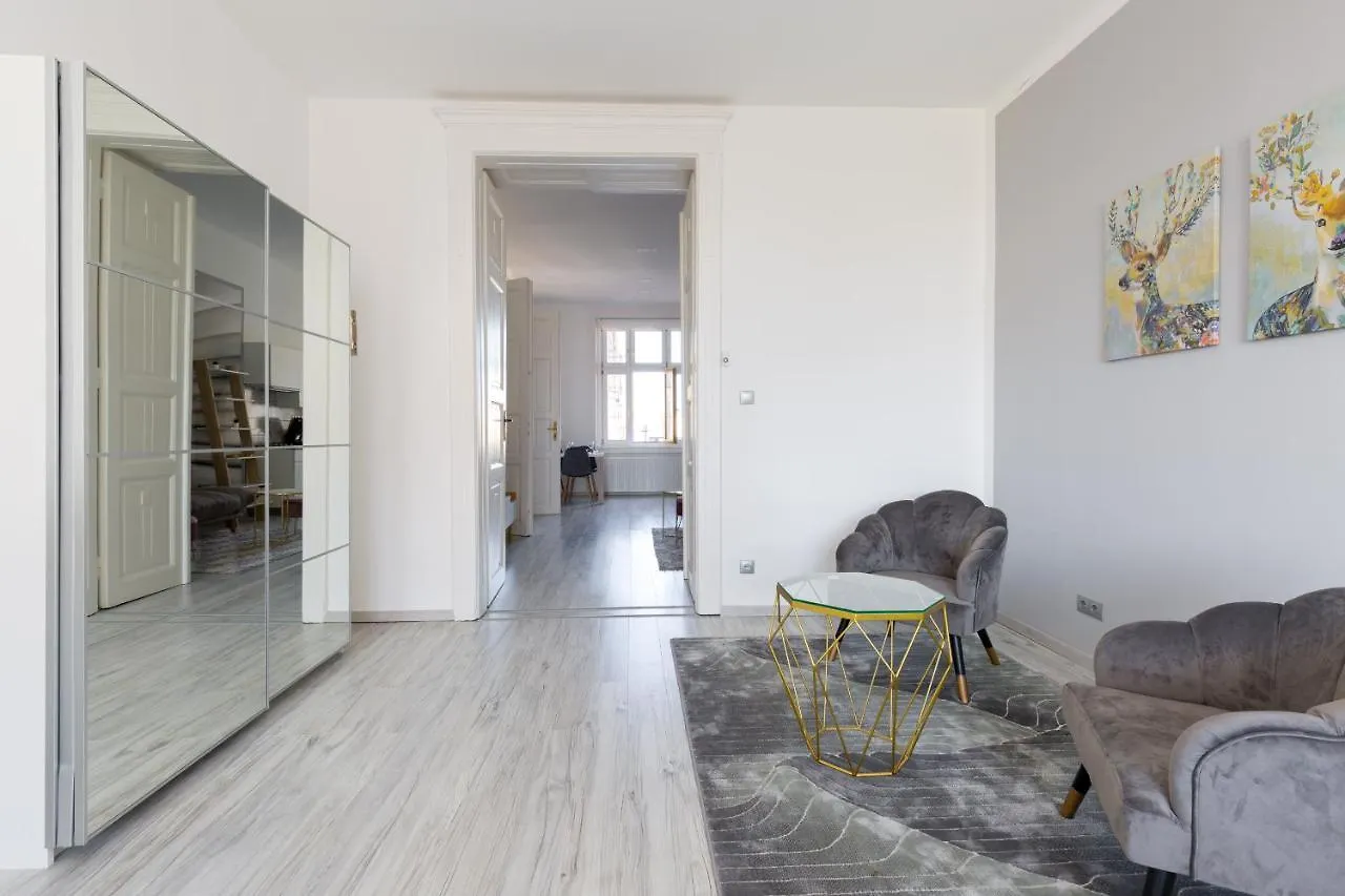 Designer Apartment On The Budapest Broadway With 2Br And Ac