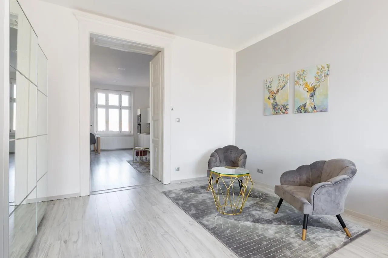 Designer Apartment On The Budapest Broadway With 2Br And Ac