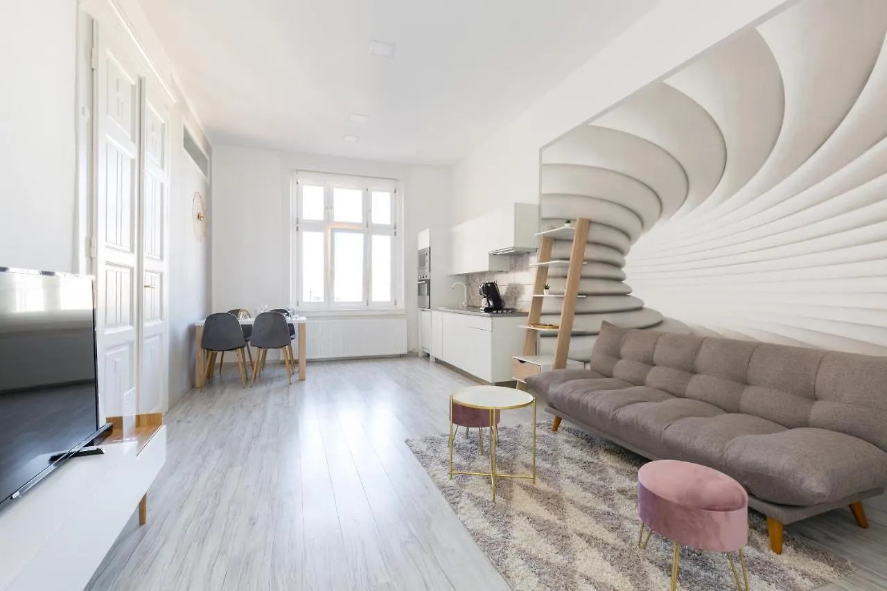Designer Apartment On The Budapest Broadway With 2Br And Ac 0*,