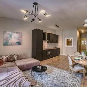 True Gem Downtown Next To Synagogue And Gozsdu Garden Area Appartamento