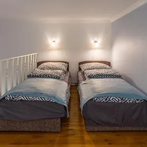 Lovely 1 Bedroom Flat With Location Appartamento