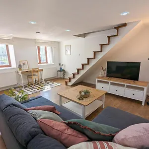 Stylish 2-bedroom In Appartamento