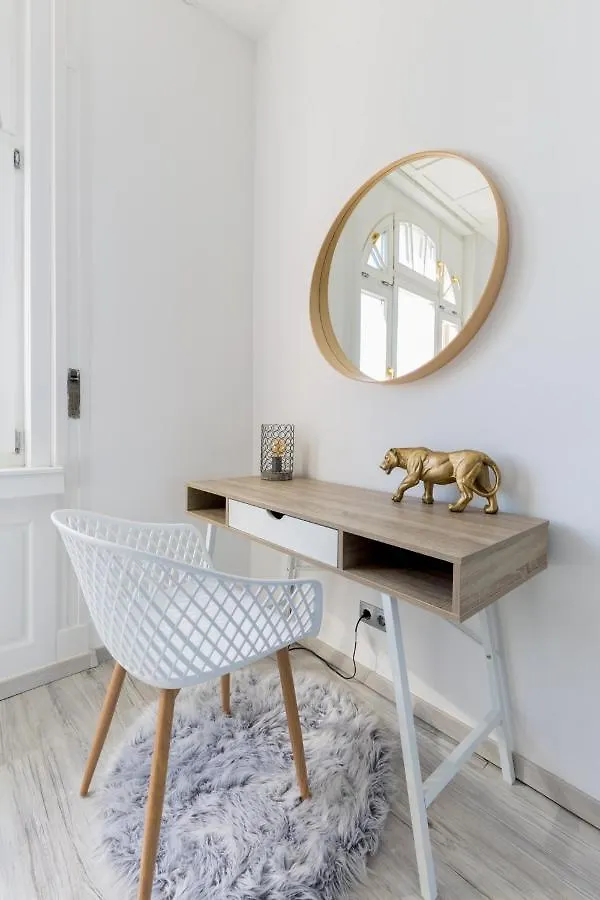 Designer Apartment On The Budapest Broadway With 2Br And Ac