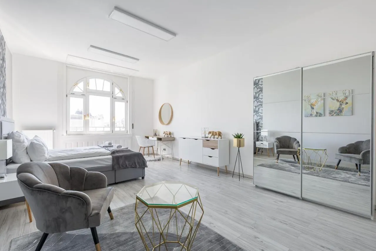 Designer Apartment On The Budapest Broadway With 2Br And Ac