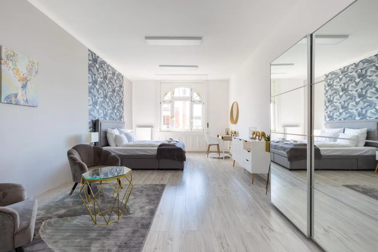 Designer Apartment On The Budapest Broadway With 2Br And Ac