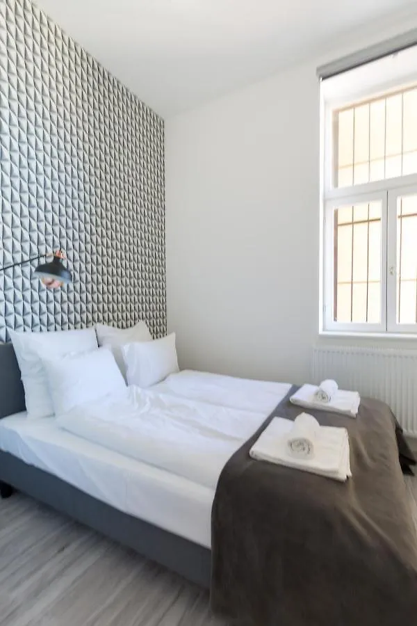 Designer Apartment On The Budapest Broadway With 2Br And Ac