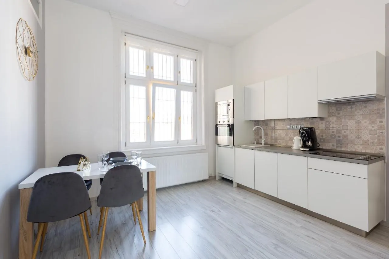 Designer Apartment On The Budapest Broadway With 2Br And Ac Macaristan